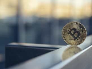 Bitcoin Plunges Over 11% Decline with $141.4M Outflow from Institutions